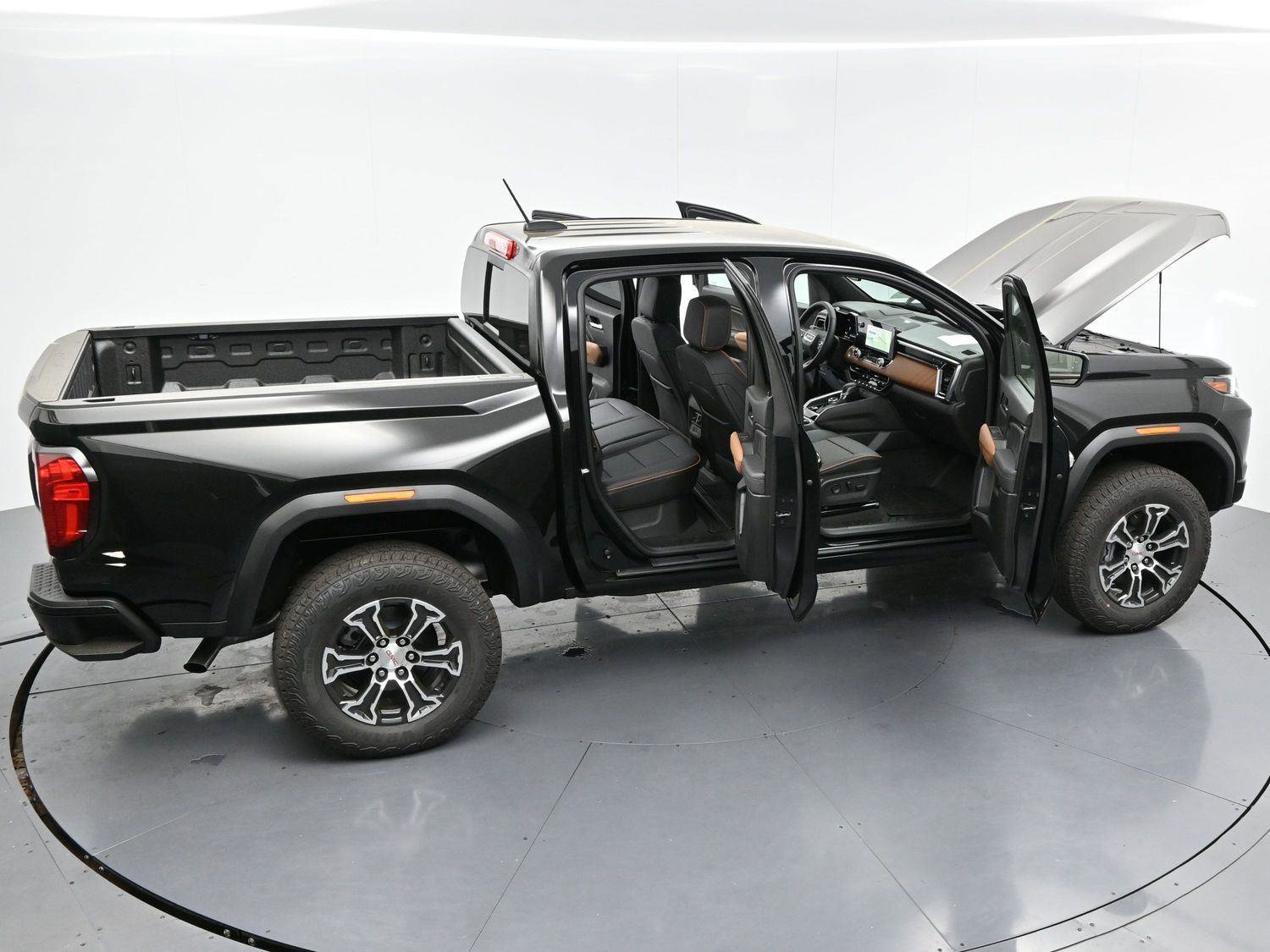 Used 2025 GMC Canyon AT4 w/ Technology Plus Package AWD/4WD image 45