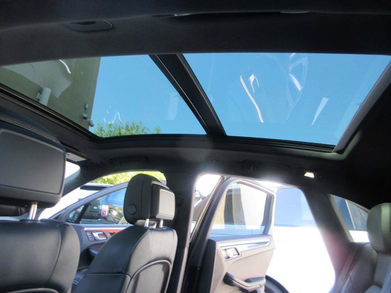 Used 2025 Porsche Macan w/ Premium Package Plus AWD/4WD image 46