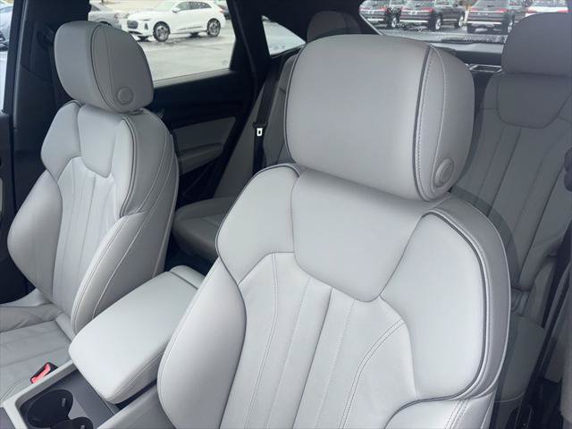 Used 2023 Audi Q5 2.0T Premium w/ Convenience Package AWD/4WD image 40