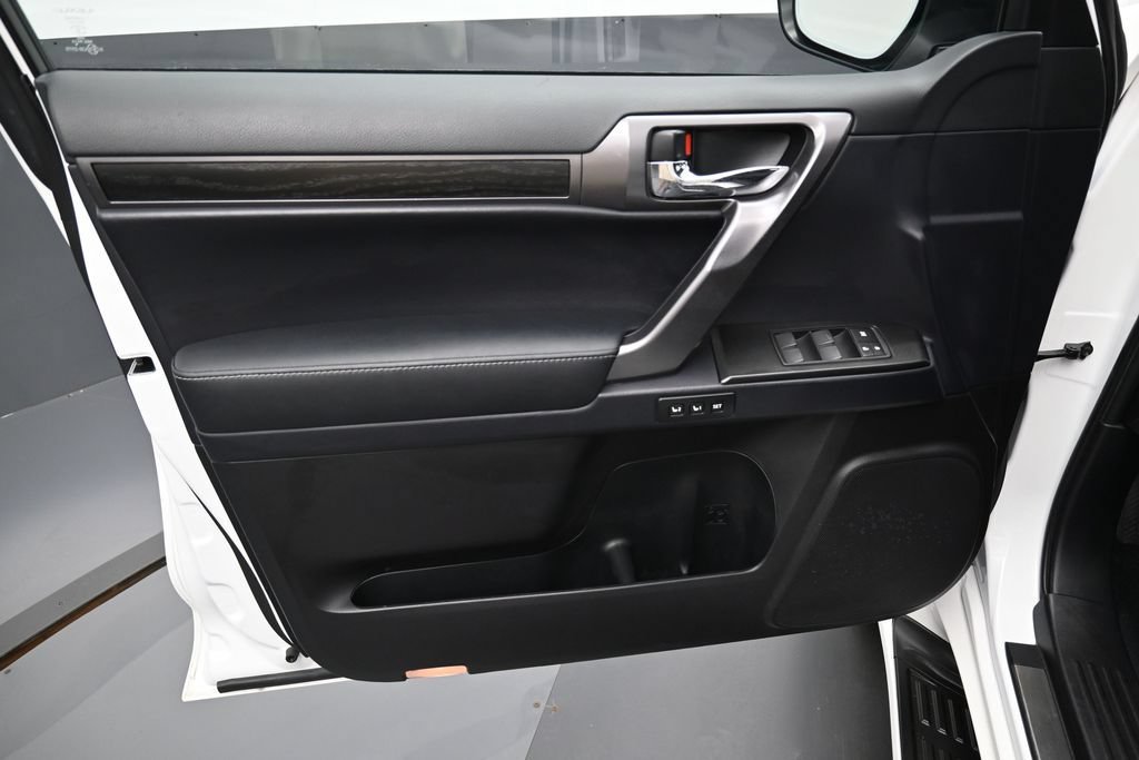 Used 2022 Lexus GX 460 w/ Black Line Special Edition AWD/4WD image 11