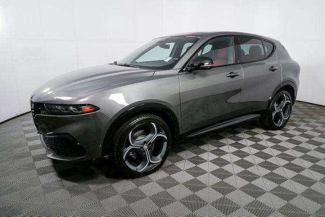 New 2026 Alfa Romeo Tonale w/ Red Premium Package image 27