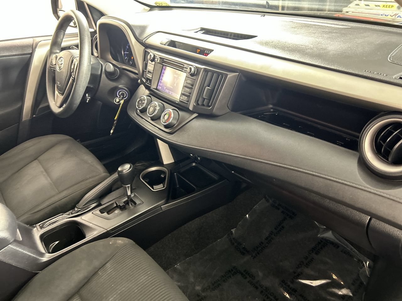 Used 2017 Toyota RAV4 LE FWD image 27