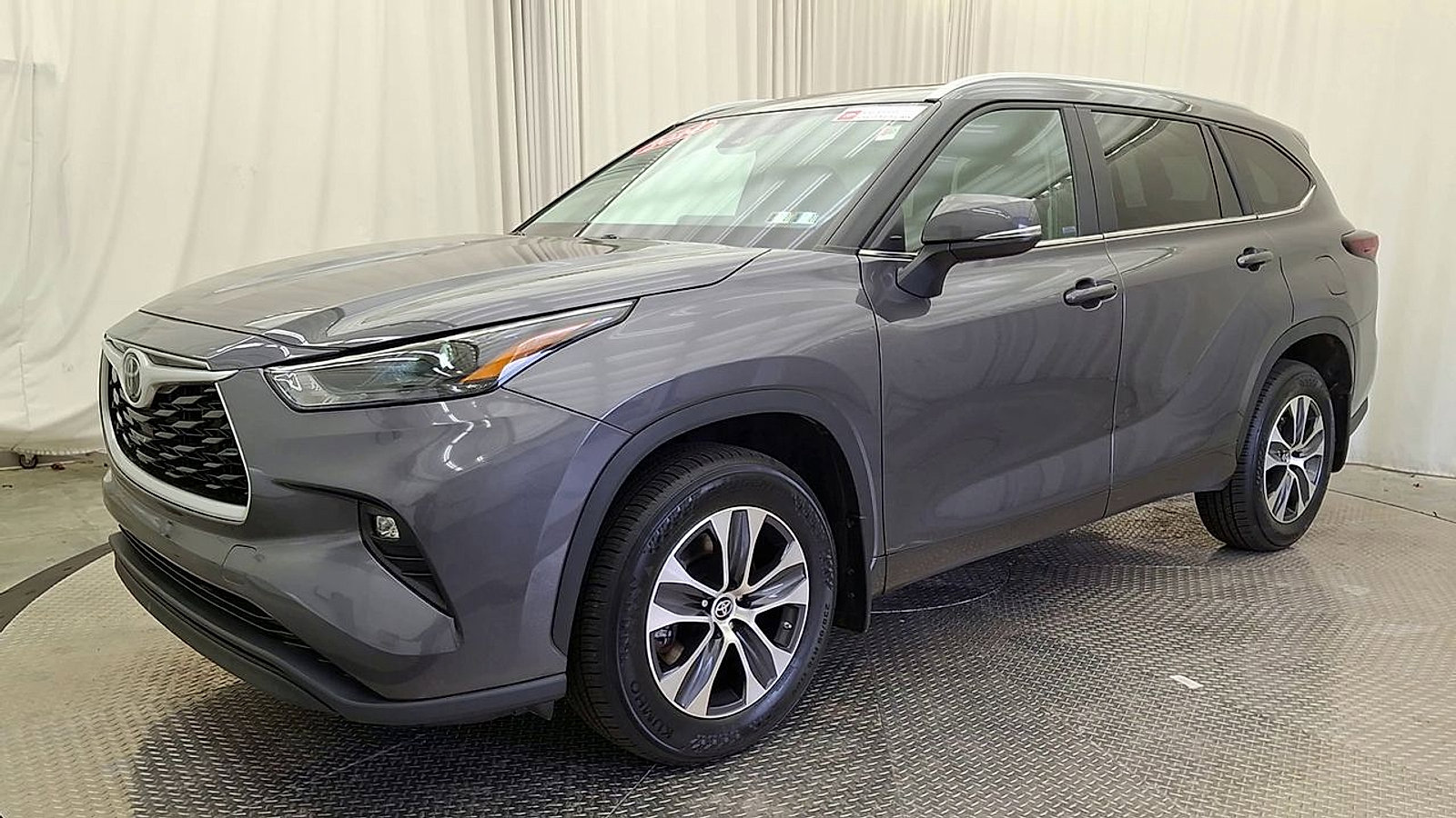 Certified 2024 Toyota Highlander XLE image 7