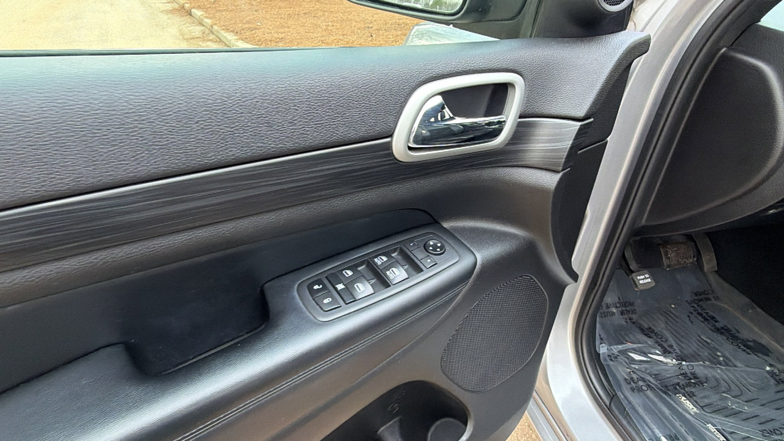 Used 2020 Jeep Grand Cherokee Altitude image 15