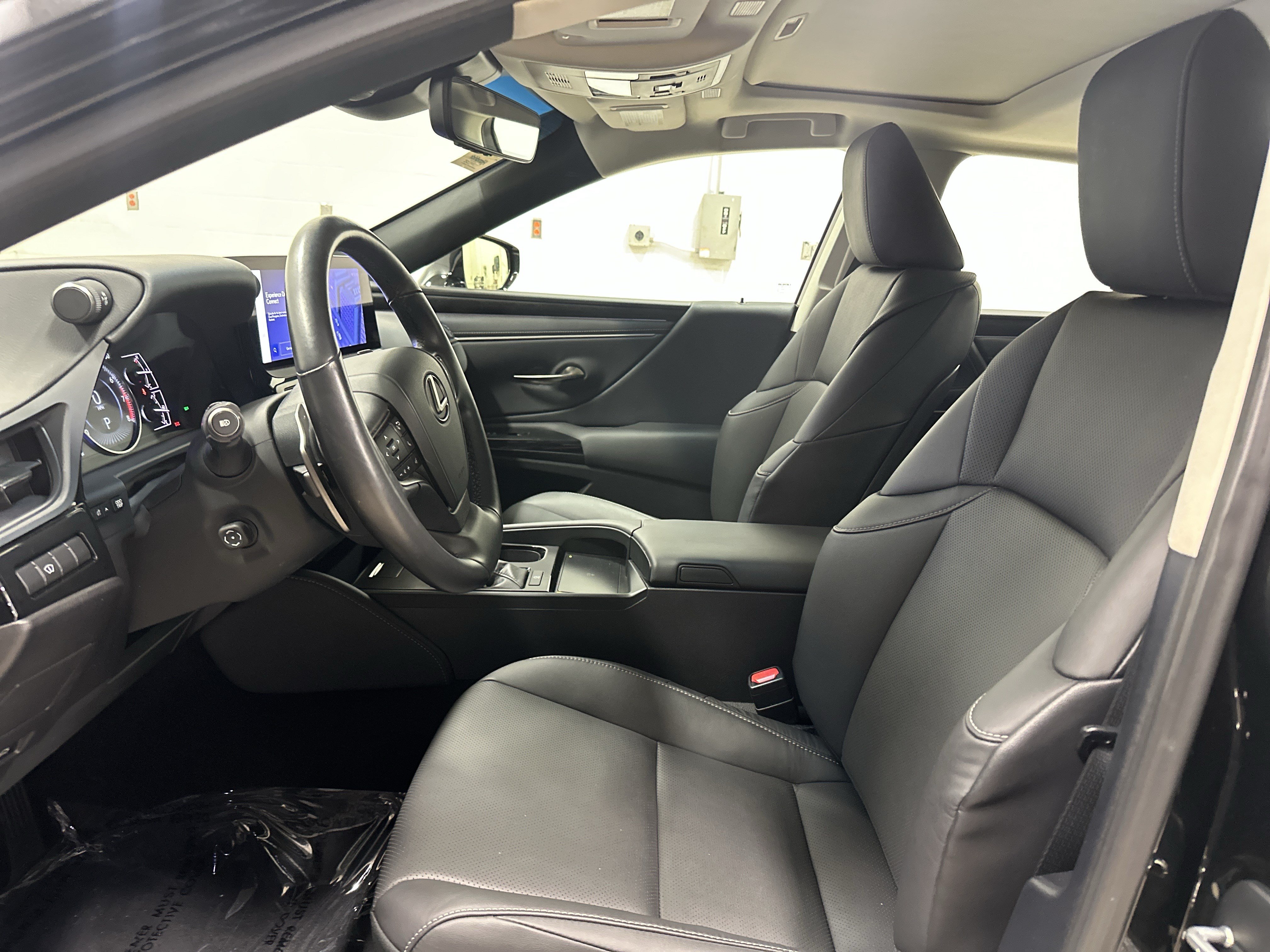 Certified 2025 Lexus ES 350 w/ Premium Package FWD image 17