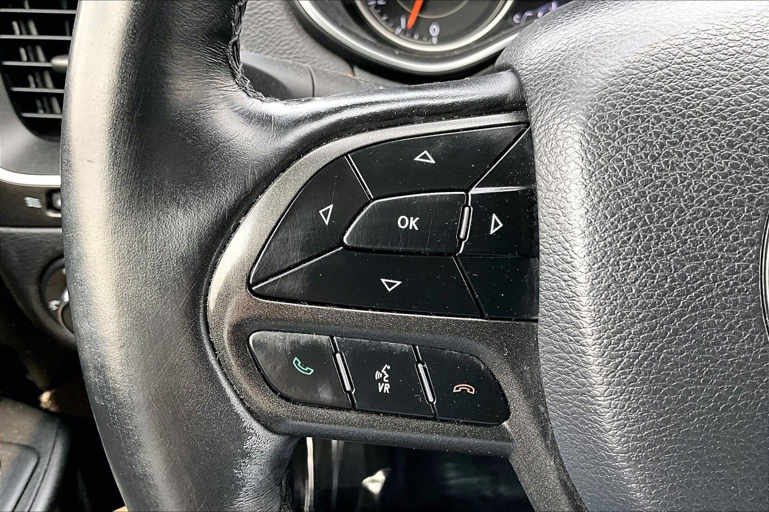 Used 2019 Jeep Cherokee Trailhawk AWD/4WD image 17