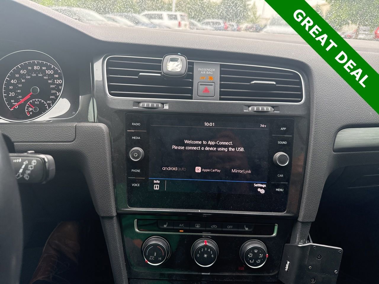 Used 2019 Volkswagen Golf SE image 22