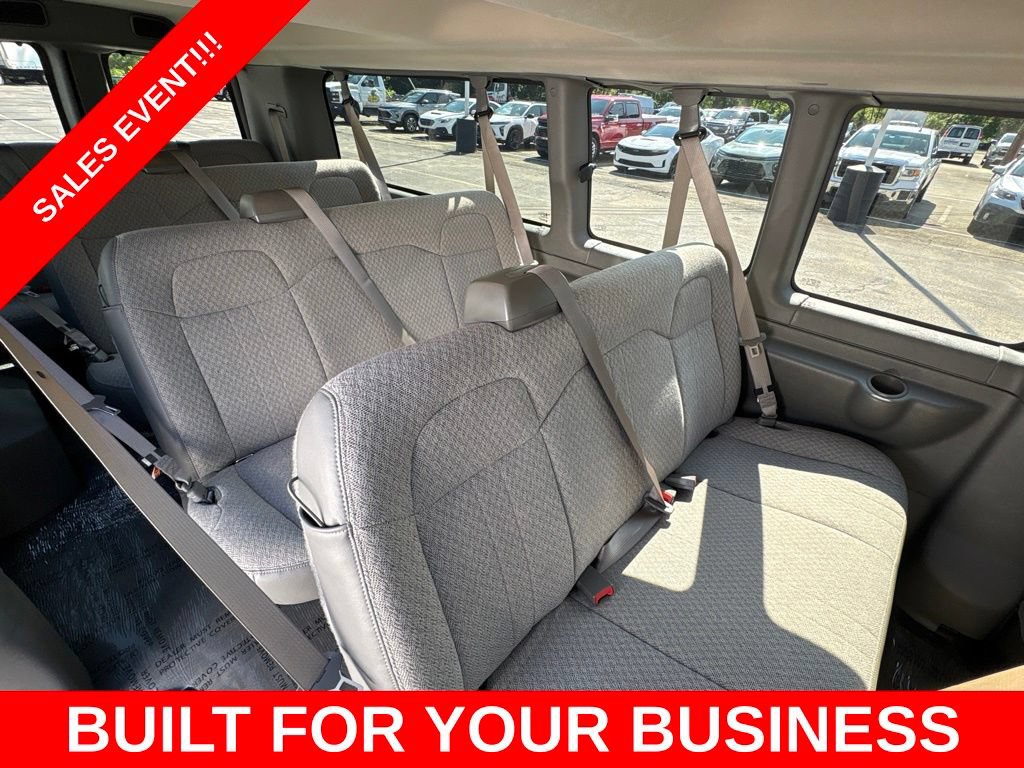 New 2026 Chevrolet Express 3500 LT w/ LT Preferred Equipment Group RWD image 7