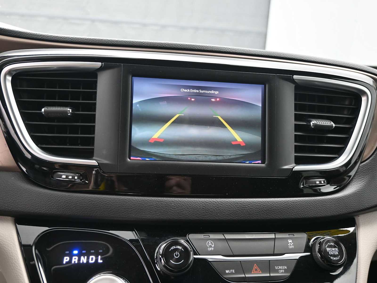 Used 2024 Chrysler Voyager LX FWD image 5