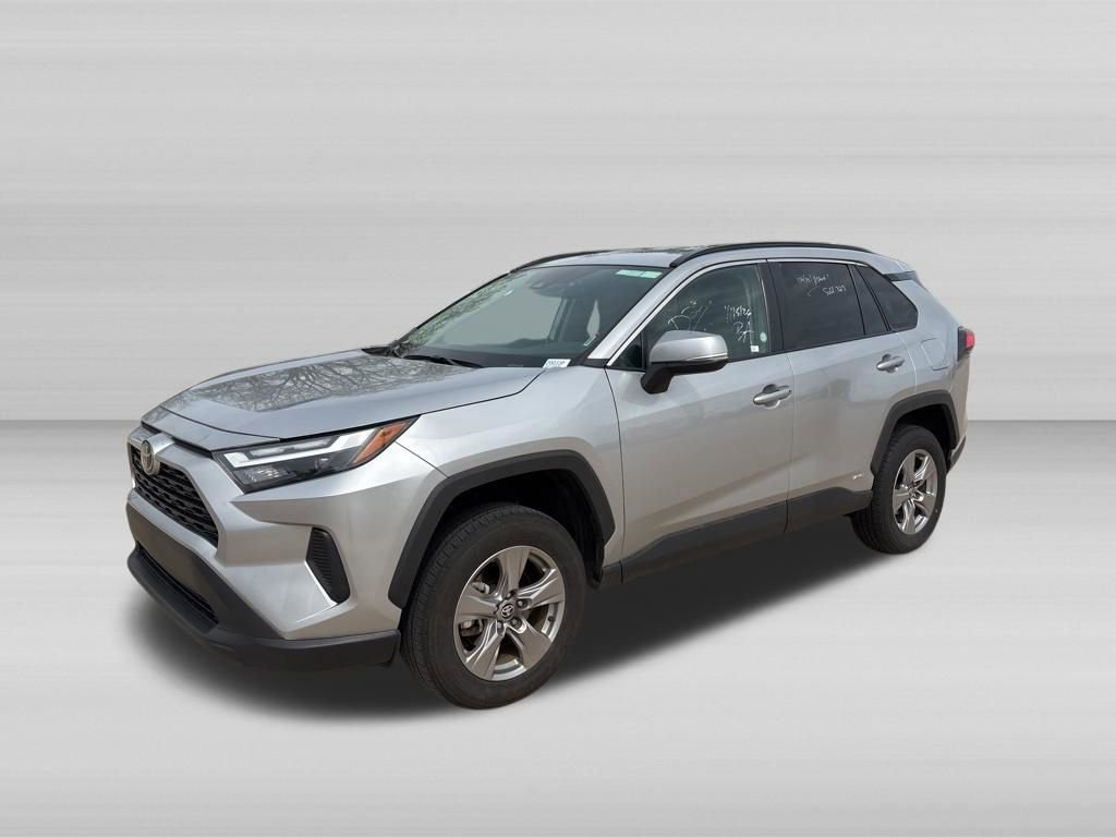 Used 2025 Toyota RAV4 XLE AWD/4WD image 9