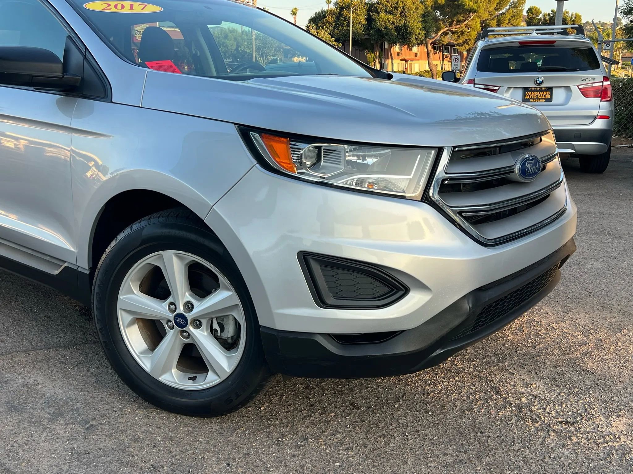 Used 2017 Ford Edge SE FWD image 3