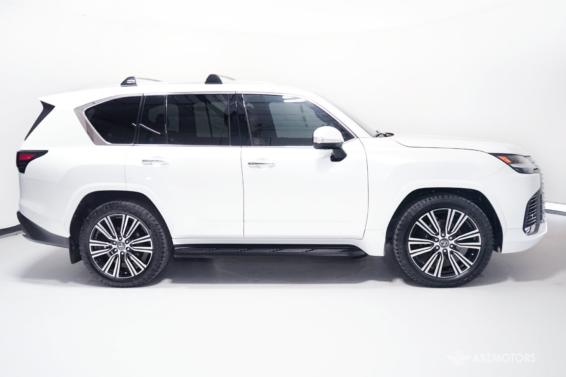 Used 2023 Lexus LX 600 4WD w/ Accessory Package (Z1) image 3