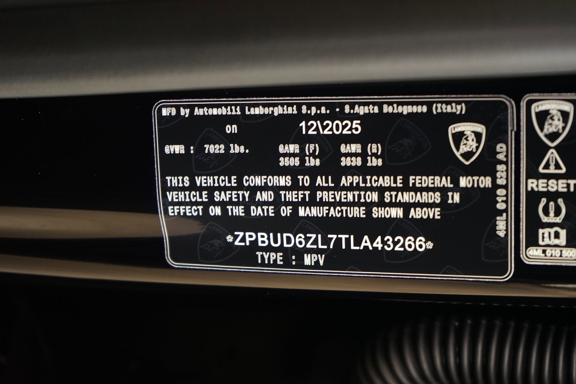 Used 2026 Lamborghini Urus SE AWD/4WD image 37