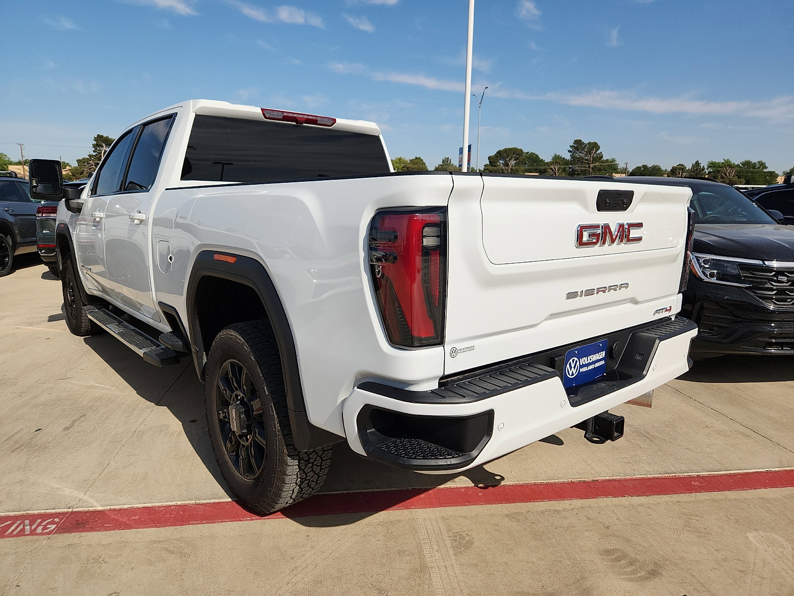 Used 2025 GMC Sierra 2500 AT4 image 5