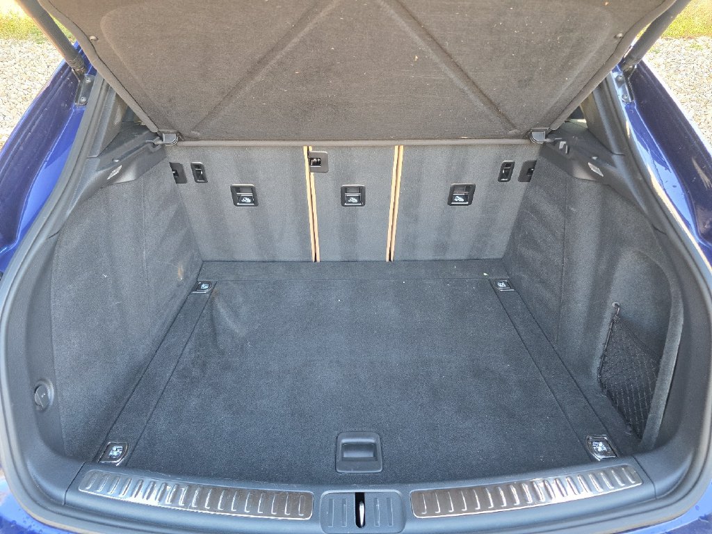 Used 2025 Porsche Macan AWD/4WD image 12