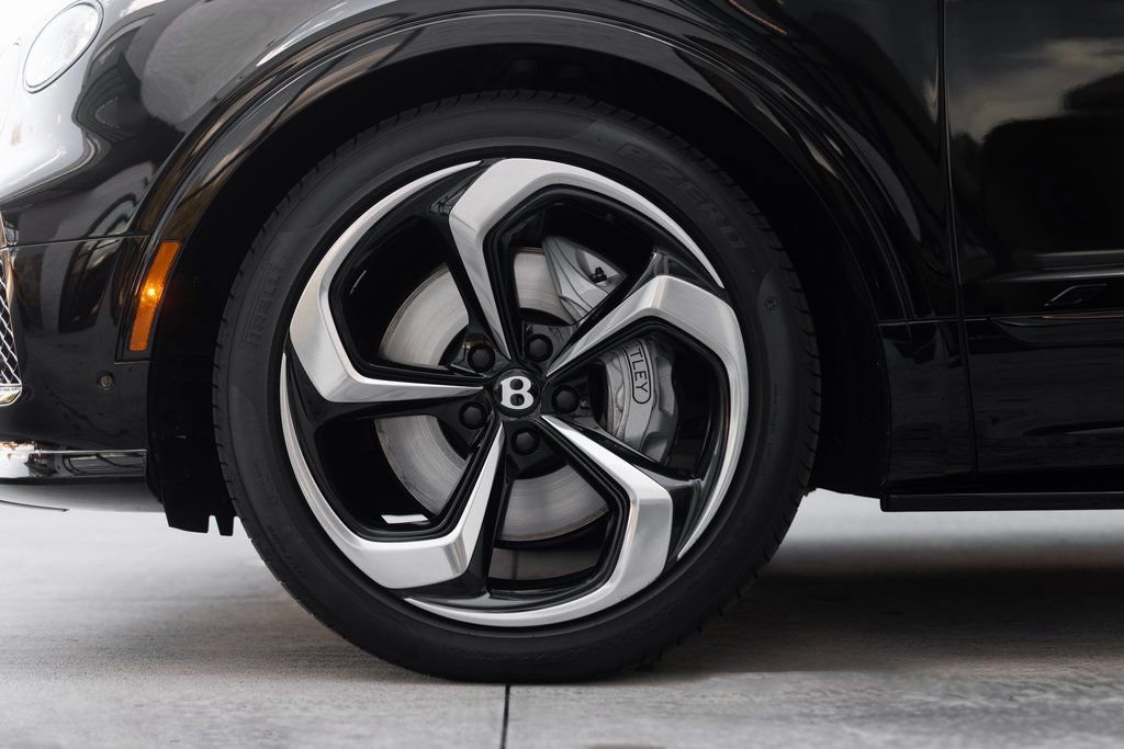 Used 2025 Bentley Bentayga AWD/4WD image 10