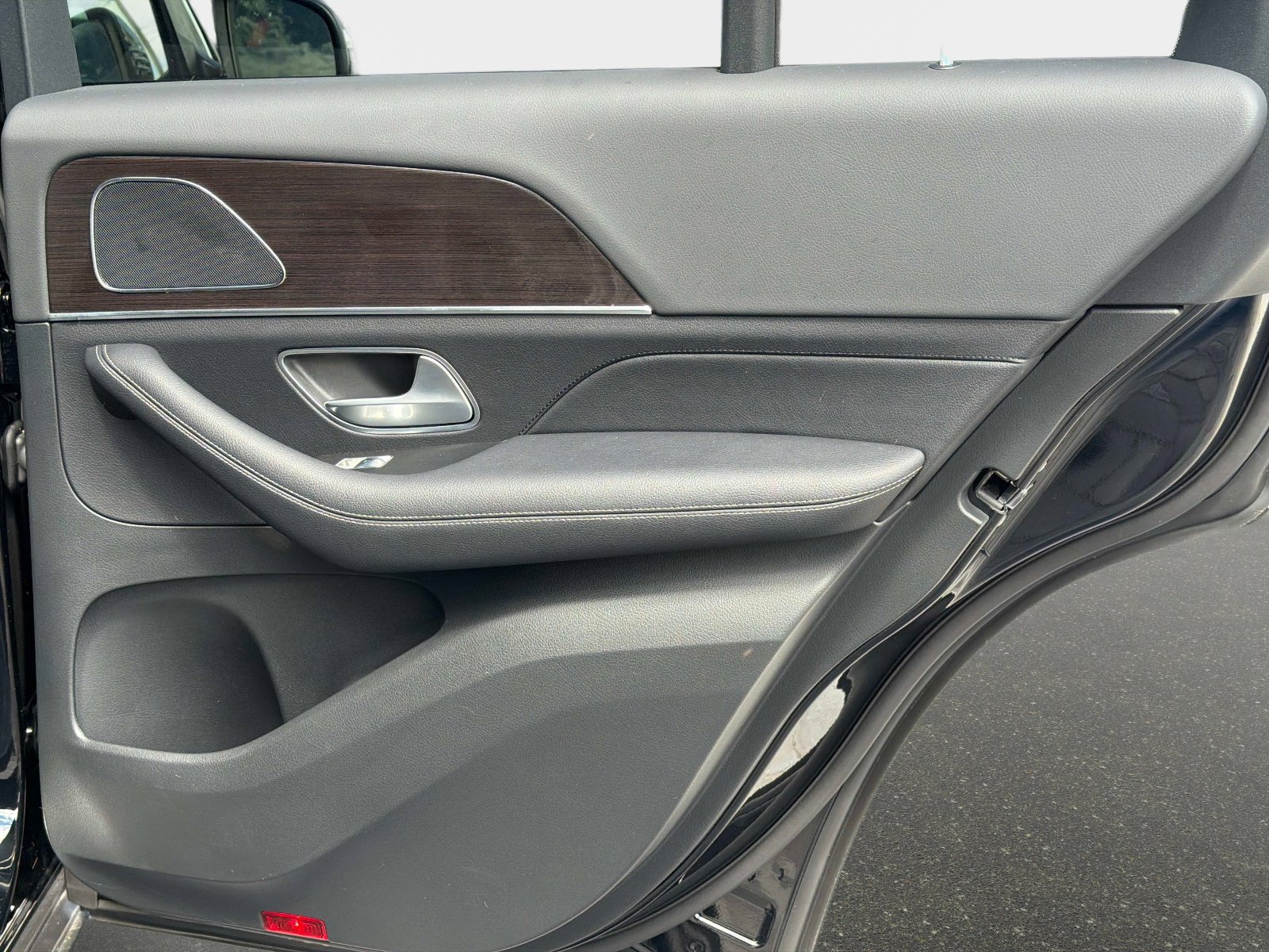 Used 2025 Mercedes-Benz GLE 450e 4MATIC image 26