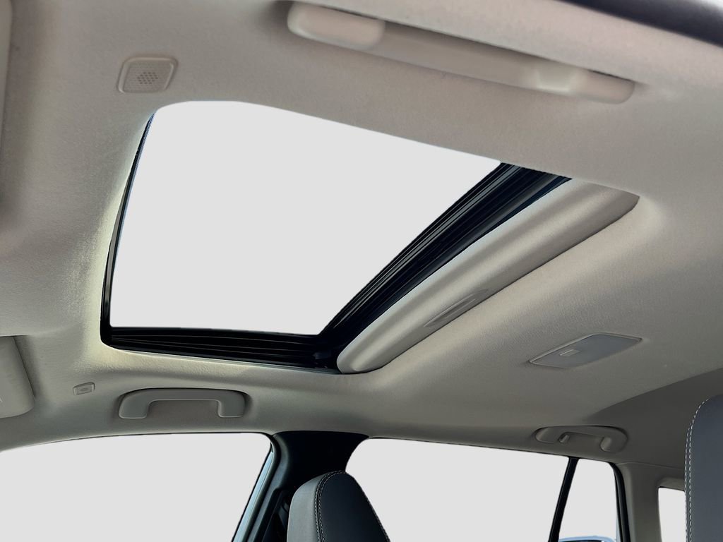 Used 2023 Toyota Corolla Cross XLE w/ Convenience Package AWD/4WD image 22