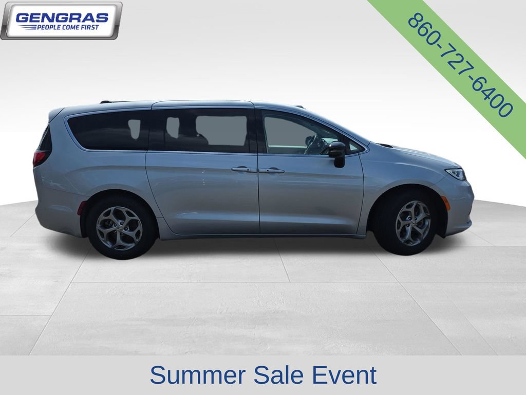 Certified 2024 Chrysler Pacifica Limited FWD image 9