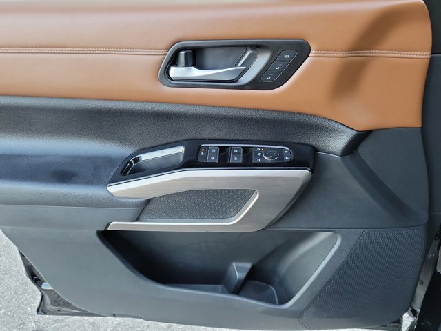 Used 2023 Nissan Pathfinder Platinum image 27