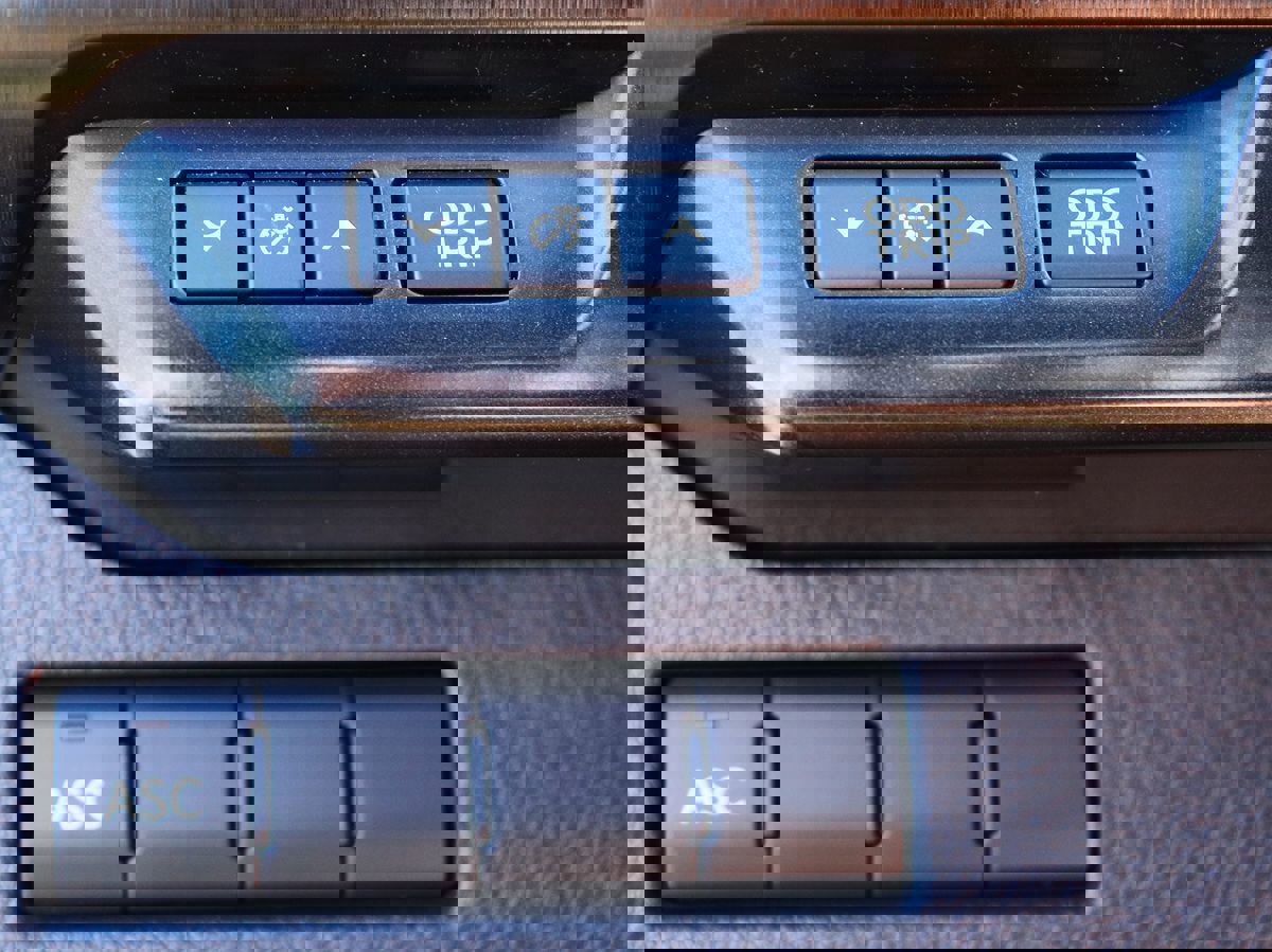 Used 2019 Lexus UX 200 F Sport w/ F Sport Premium Package image 42