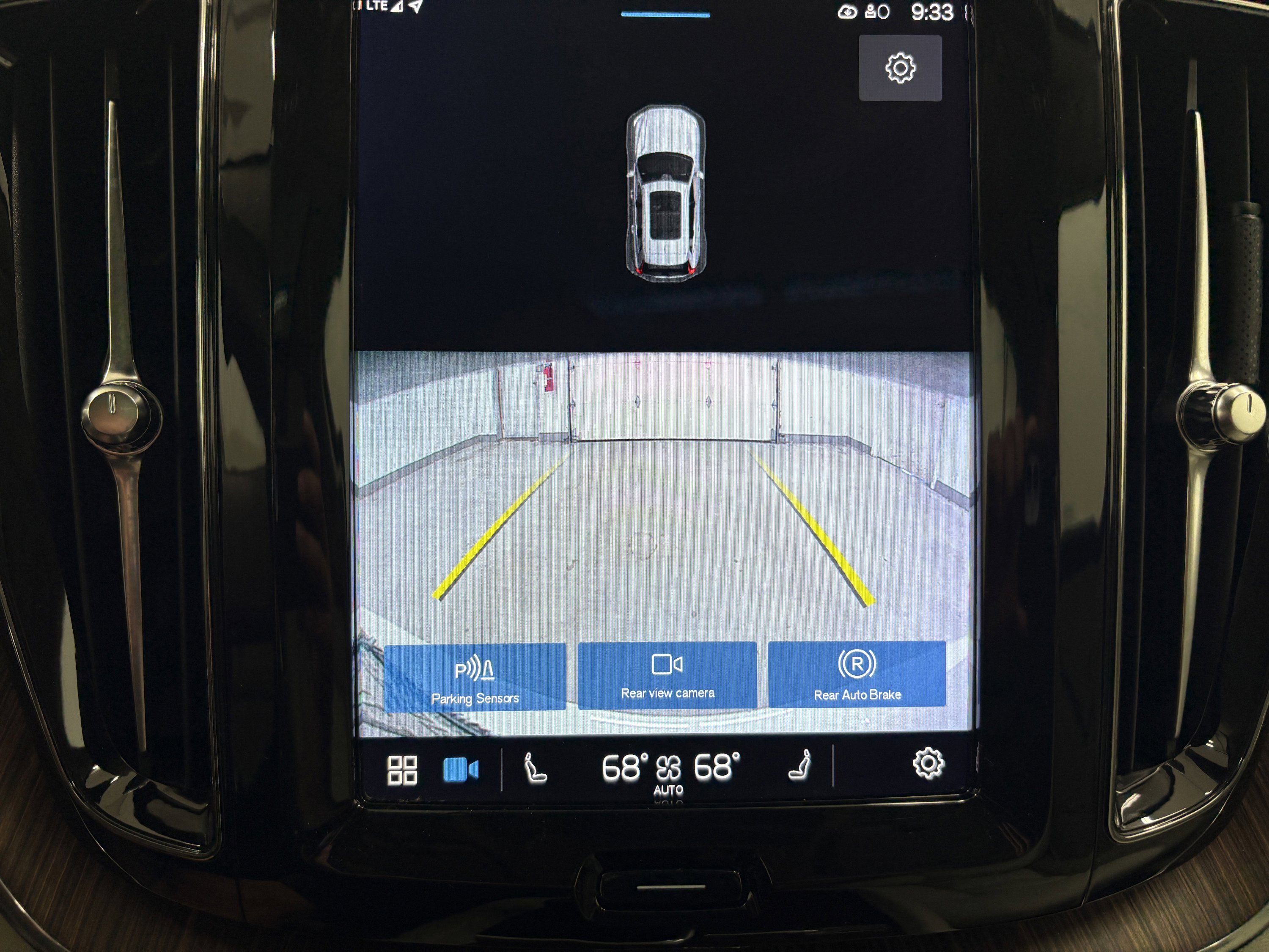 Used 2022 Volvo XC60 B5 Momentum image 16