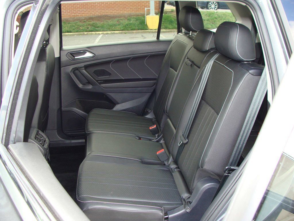 Used 2023 Volkswagen Tiguan SE image 8