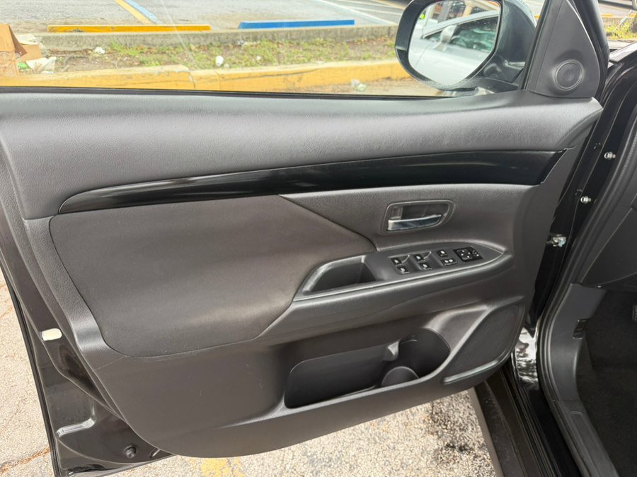 Used 2020 Mitsubishi Outlander SE AWD/4WD image 31