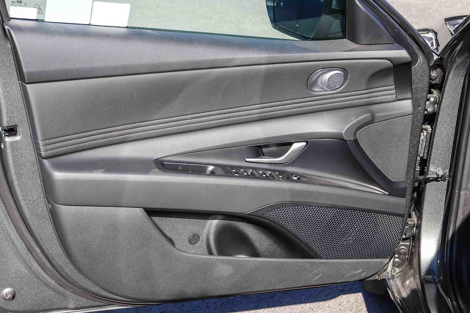 New 2025 Hyundai Elantra SEL image 23