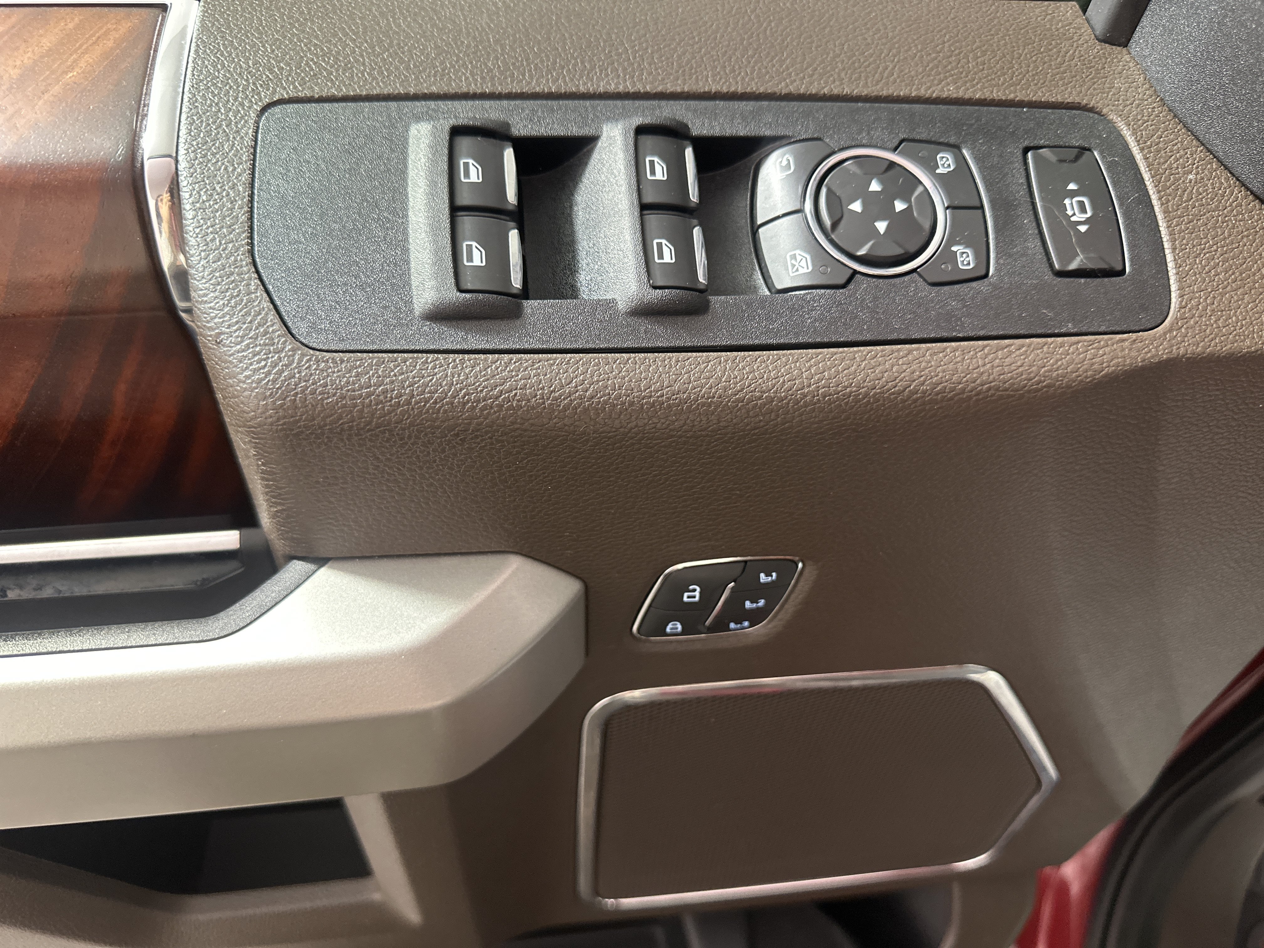 Used 2020 Ford F350 King Ranch w/ King Ranch Ultimate Package AWD/4WD image 11
