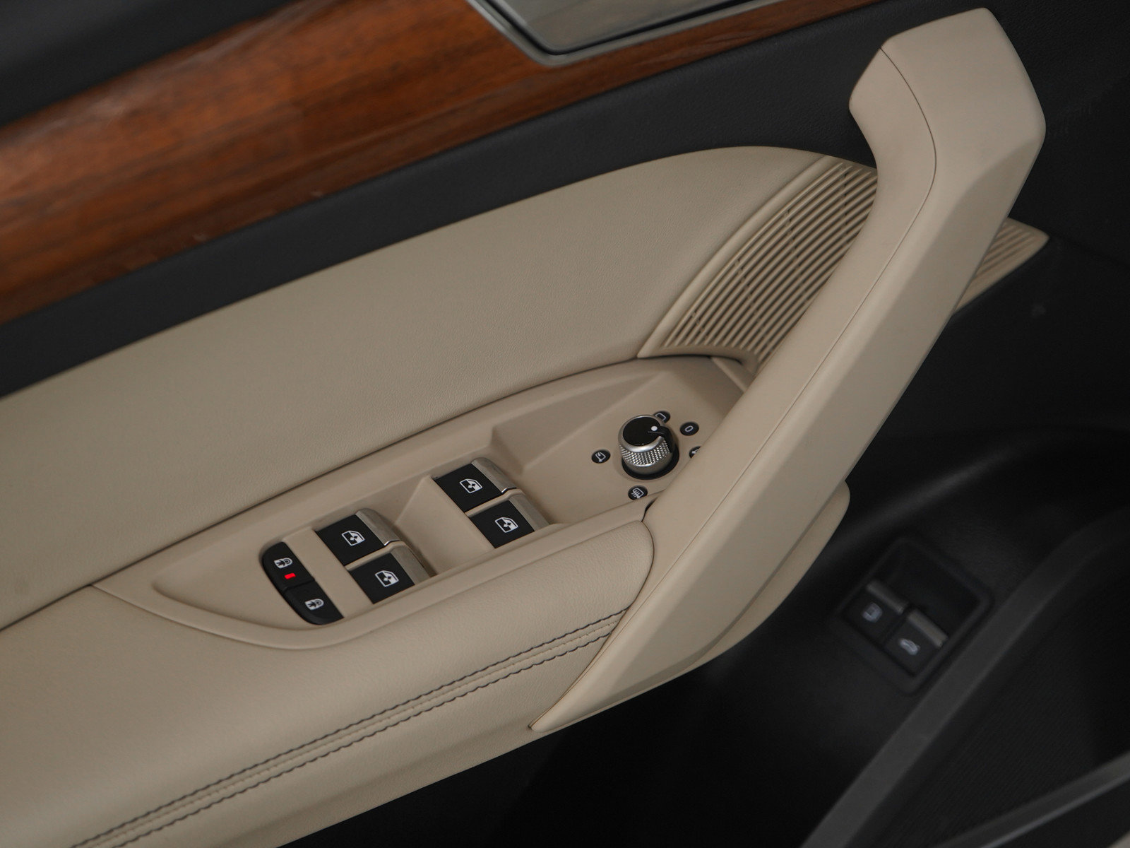 Used 2023 Audi Q5 e Prestige w/ Prestige Package image 22