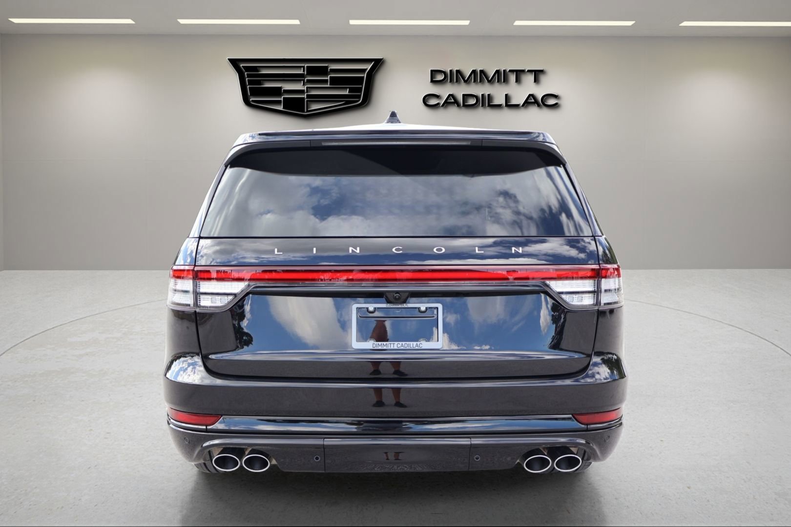 Used 2025 Lincoln Aviator Reserve w/ Luxury Package AWD/4WD image 4