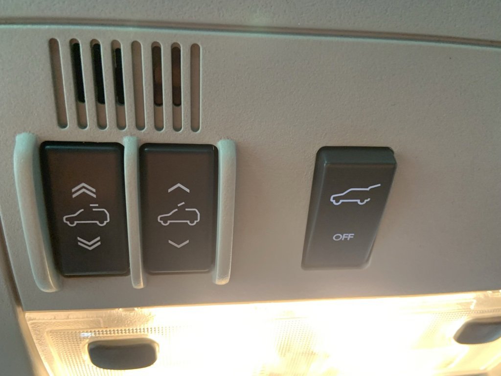 Used 2013 Cadillac Escalade Premium image 34