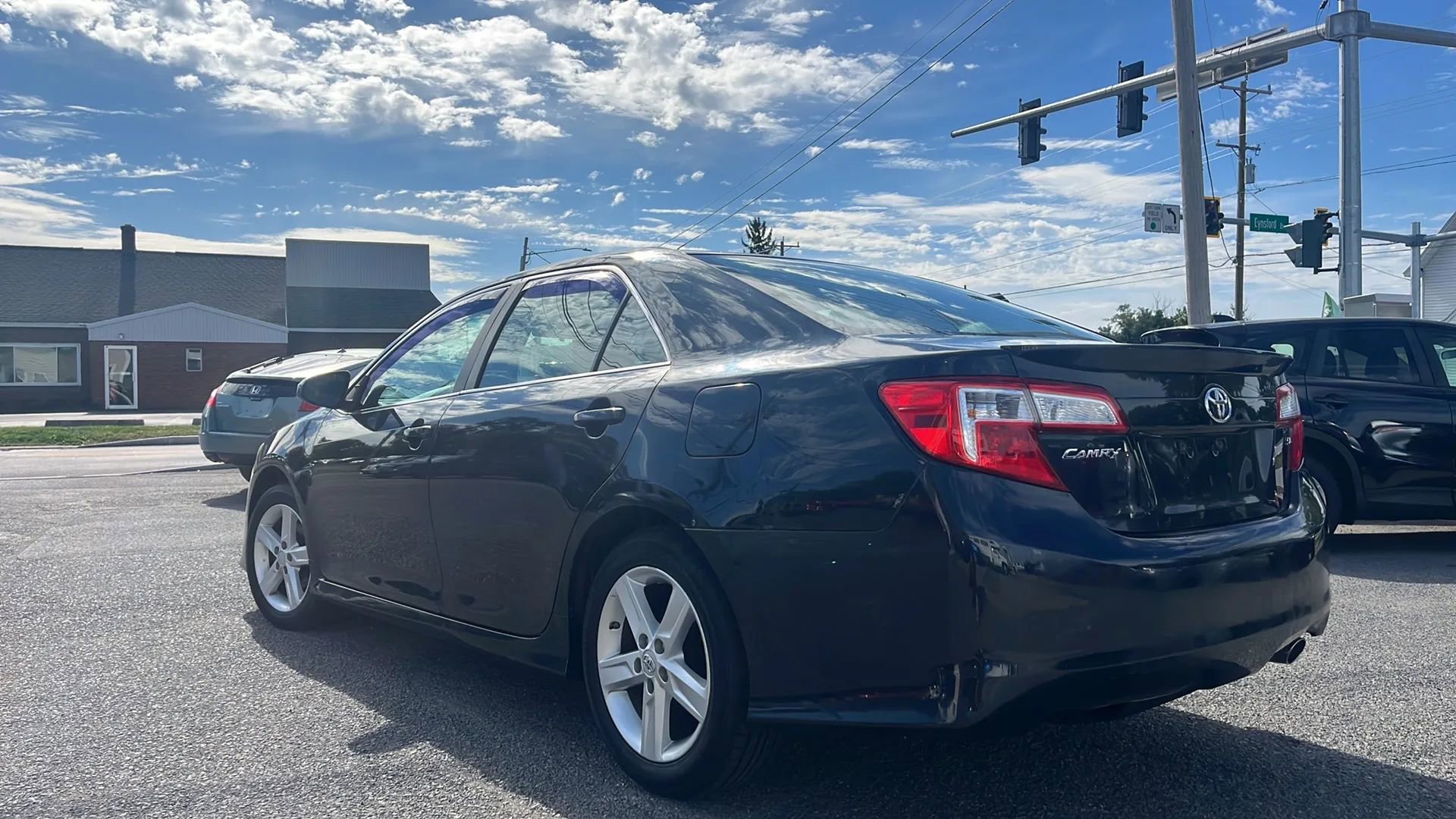 Used 2012 Toyota Camry L image 5
