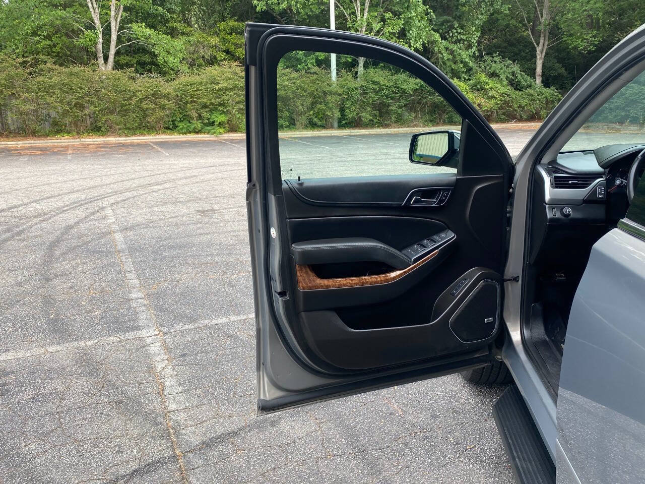 Used 2017 Chevrolet Suburban Premier RWD image 14