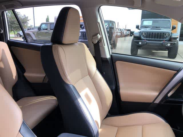 Used 2017 Toyota RAV4 Limited AWD/4WD image 17