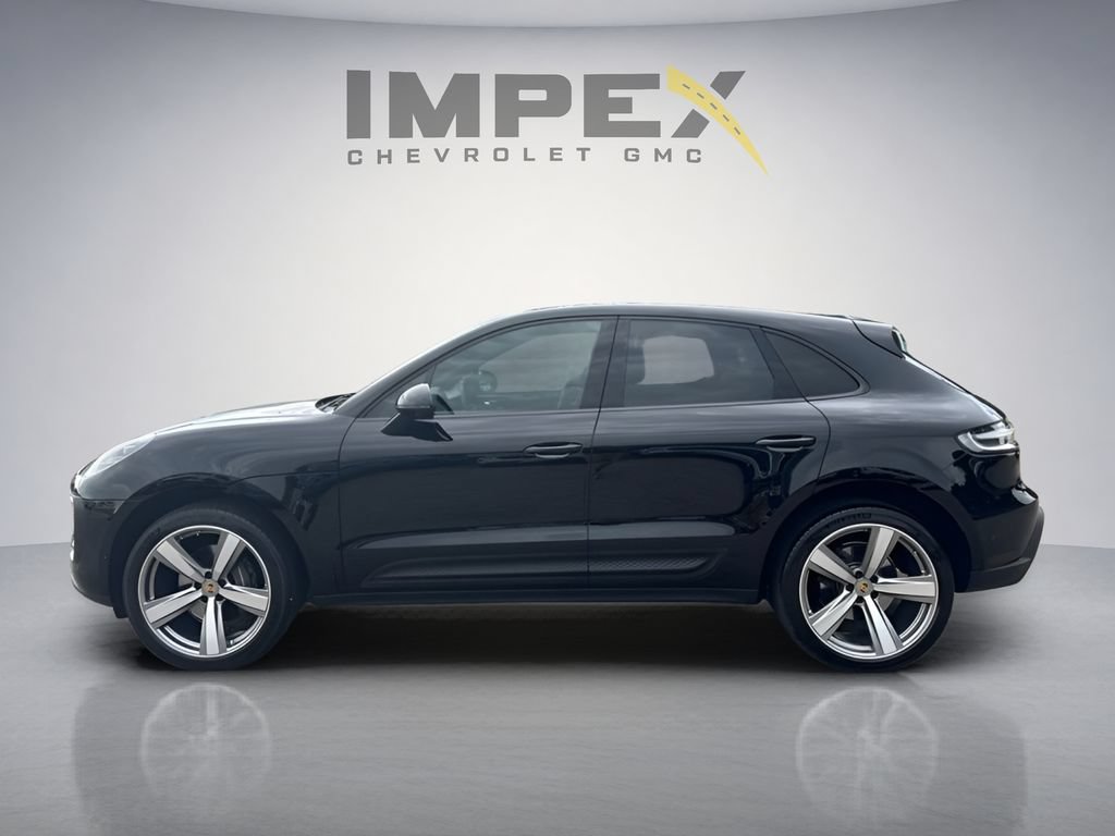 Used 2022 Porsche Macan AWD/4WD image 2
