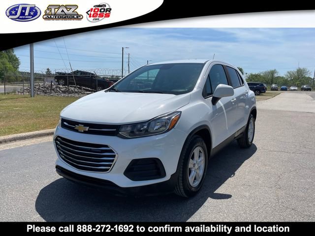 Used 2022 Chevrolet Trax LS w/ Tint and Cruise Package FWD image 3