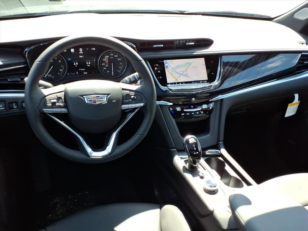 Used 2025 Cadillac XT6 Premium Luxury w/ Technology Package image 8