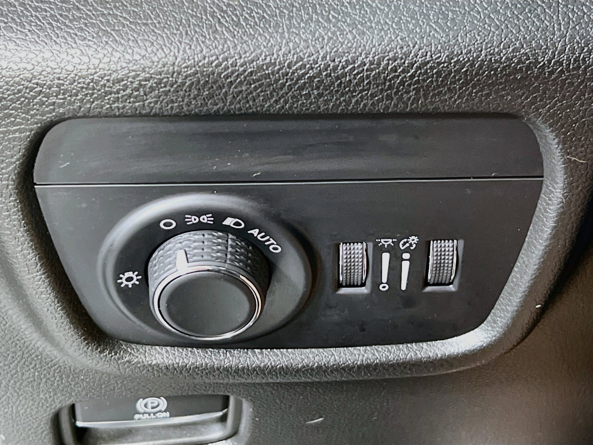 Used 2023 Jeep Grand Cherokee Laredo w/ Luxury Tech Group I AWD/4WD image 10
