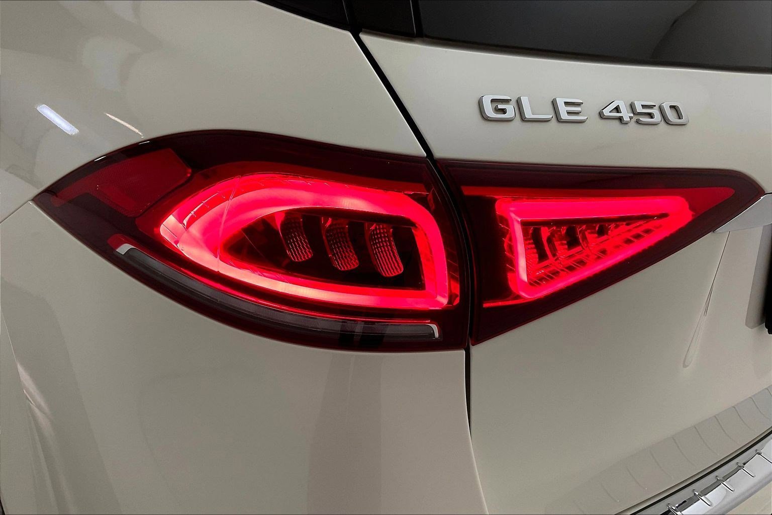 Certified 2022 Mercedes-Benz GLE 450 4MATIC w/ Revised AMG Line Exterior image 23
