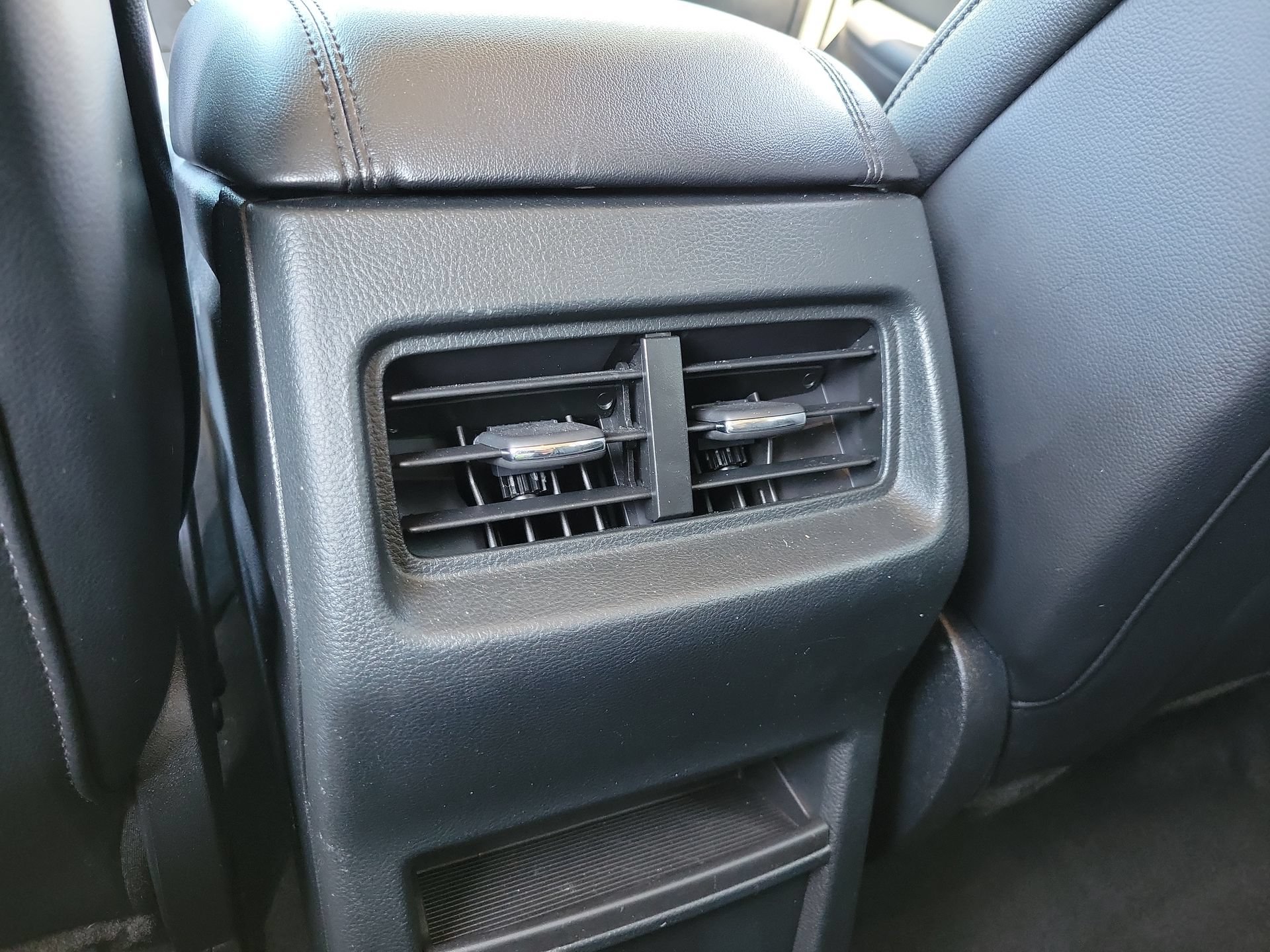 Used 2024 Ford Edge SEL AWD/4WD image 18