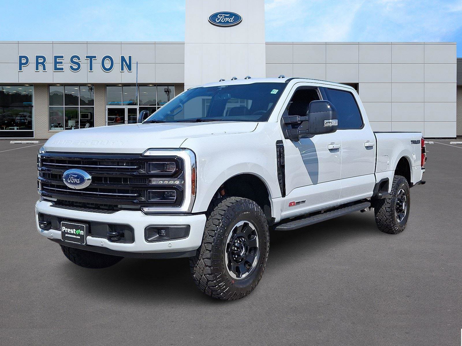 New 2026 Ford F250 Platinum w/ Tremor Off-Road Package