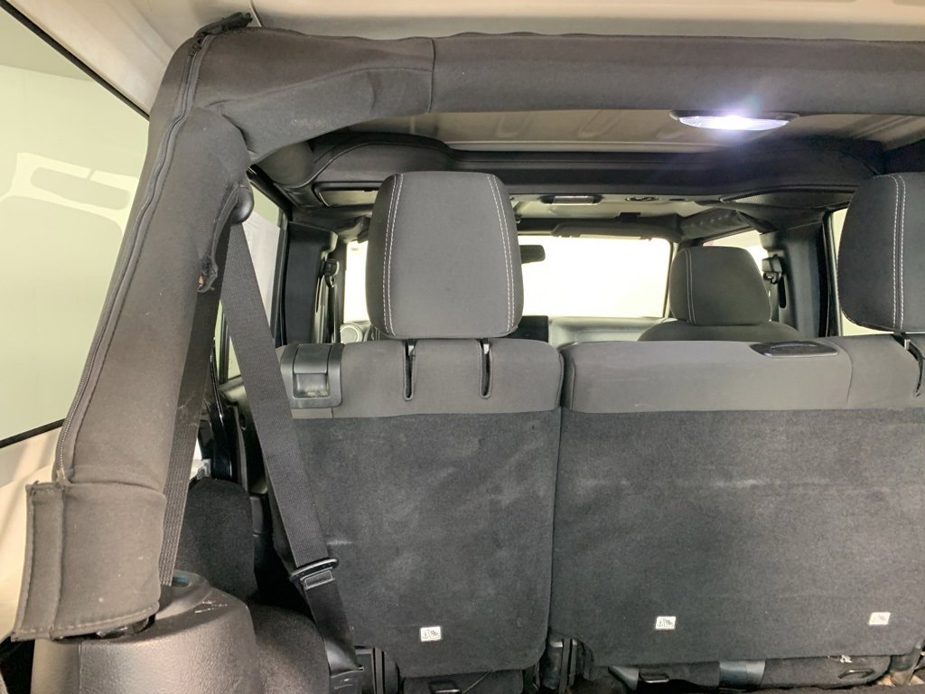 Used 2016 Jeep Wrangler Unlimited Sahara w/ Connectivity Group image 14