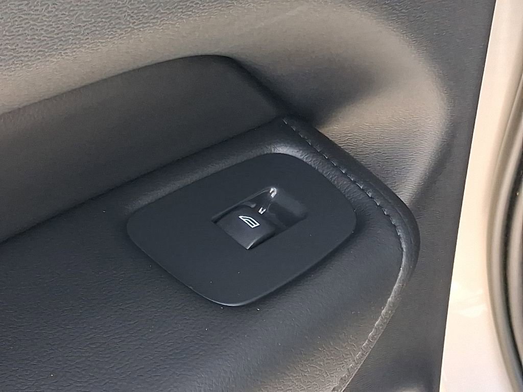 Used 2023 Volvo XC60 B5 Core w/ Protection Package Premier FWD image 10