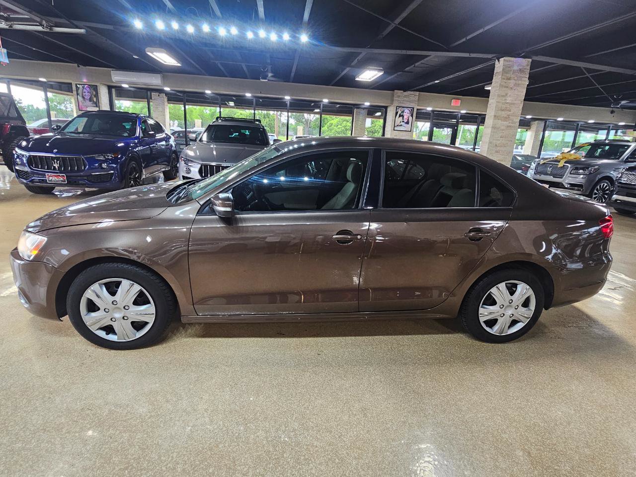 Used 2012 Volkswagen Jetta SE FWD image 4