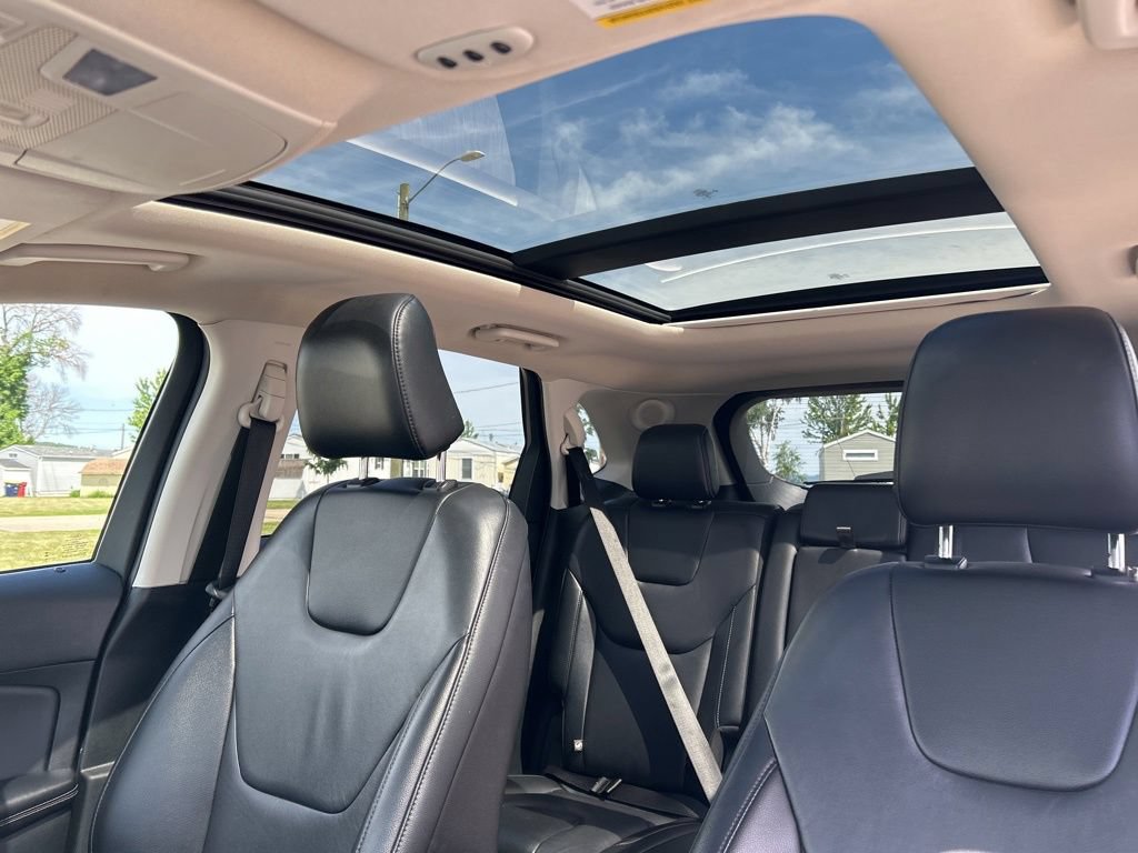 Used 2022 Ford Edge Titanium AWD/4WD image 14