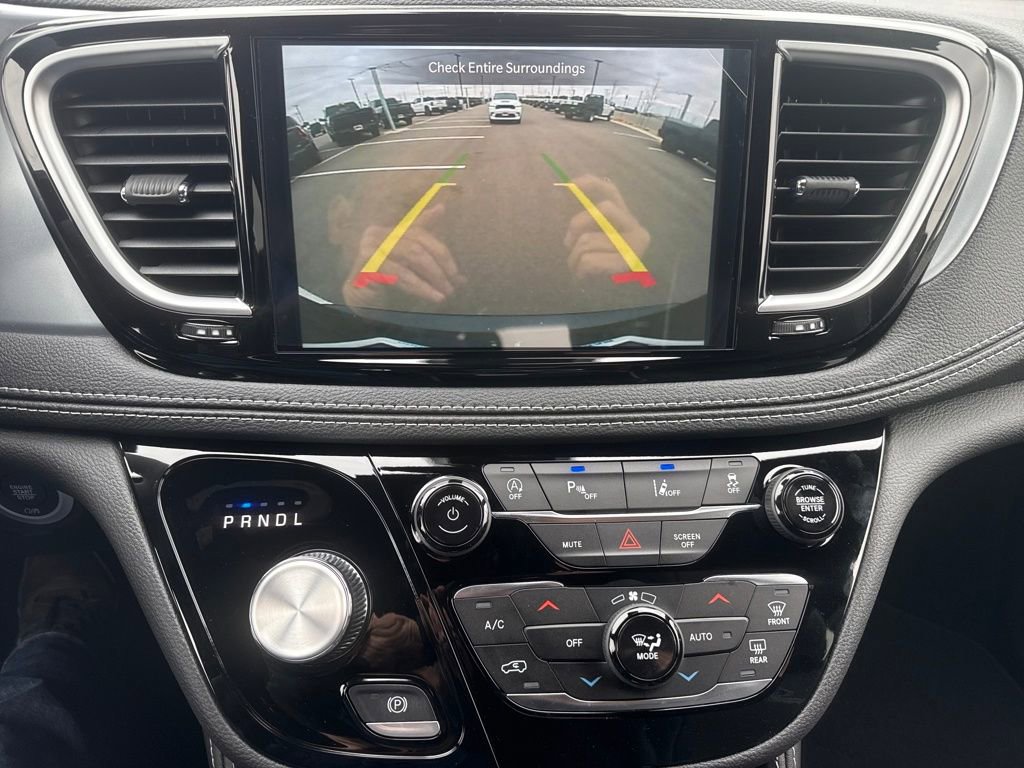 New 2026 Chrysler Pacifica Limited AWD/4WD image 17