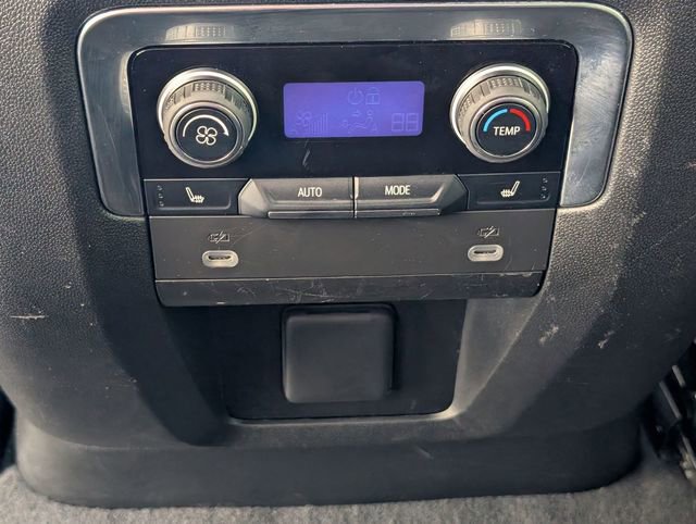 Used 2023 Chevrolet Suburban Premier image 26