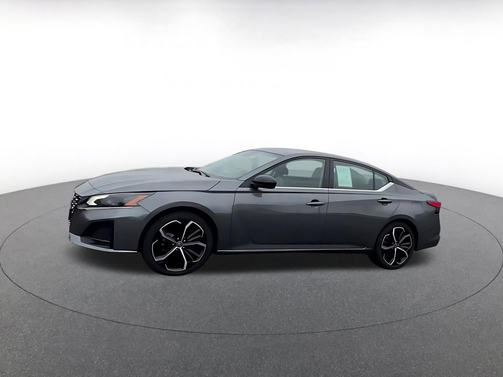Used 2025 Nissan Altima 2.5 SR FWD image 8